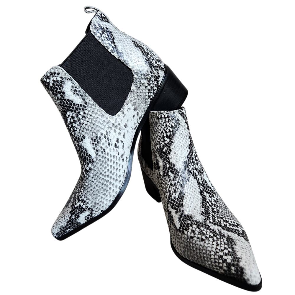Blondo Emelia Chelsea leather boots snakeskin black and white size 10 NWT